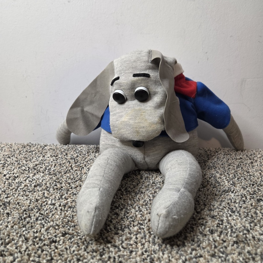 Vintage 1993 Shari Lewis Lamb Chops Play Along "Hush Puppy" Full Body Puppet 16"